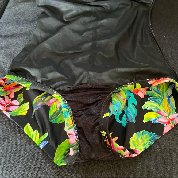 Maxine Of Hollywood Oahu Oasis Shirred Front Girl Leg One-Piece Swimsuit Size 8 - Picture 9 of 11